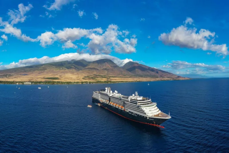 Carnival cresce, ma cambia la macchina del cruise: meno nuove navi, più refit e Caraibi sempre più privati