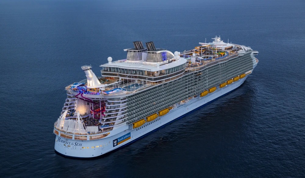 Harmony torna nel Mediterraneo, ma il futuro è già Legend: Royal Caribbean usa l’Europa come vetrina delle mega navi