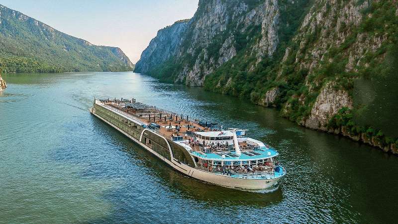 Anche il river cruise diventa più grande: AmaRudi porta il modello double-wide sul Danubio