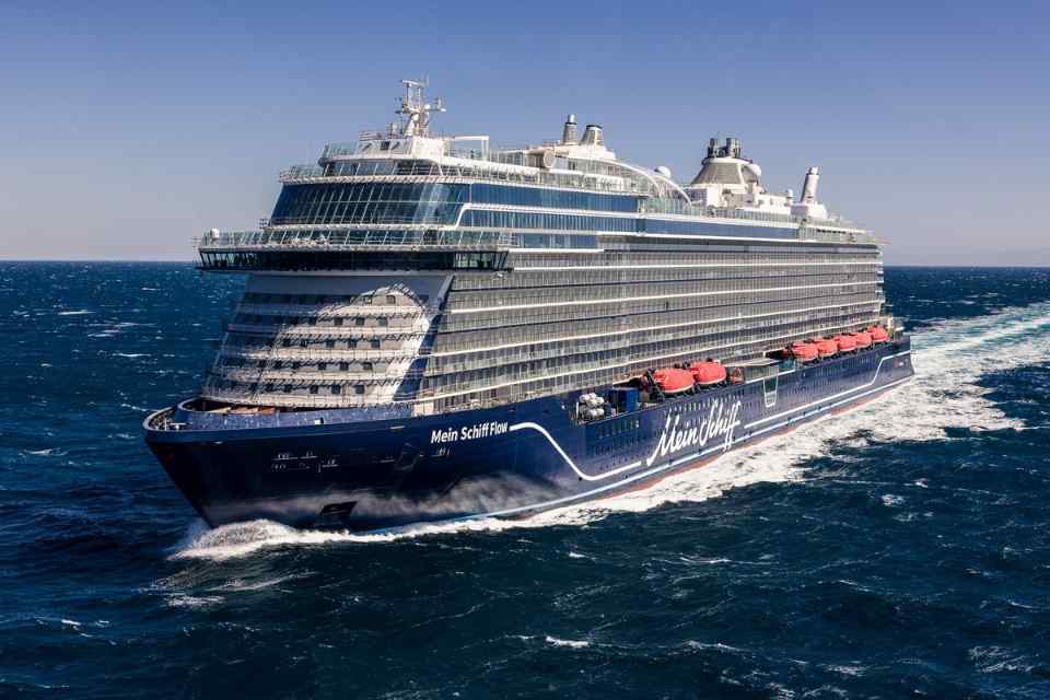 Mein Schiff Flow consegnata a TUI Cruises: da Monfalcone la nuova nave LNG firmata Fincantieri
