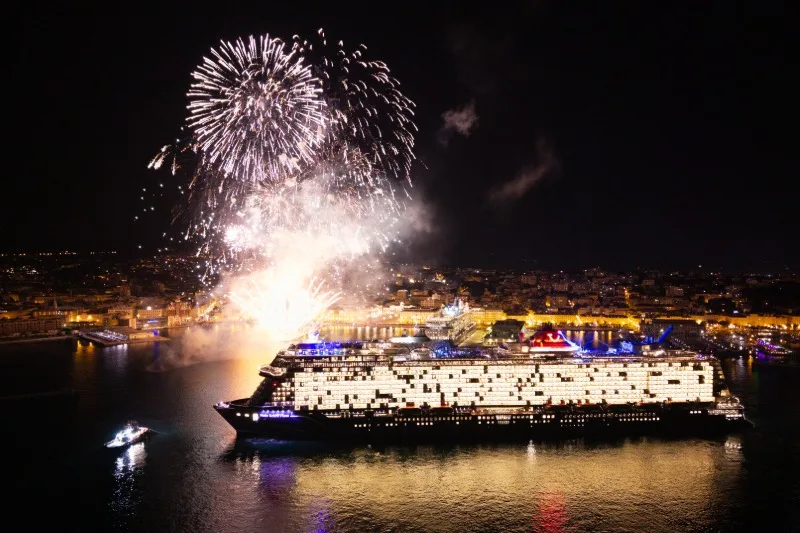 Mein Schiff Flow nasce tra Monfalcone e Trieste: TUI trasforma il battesimo della nuova nave in uno spettacolo diffuso
